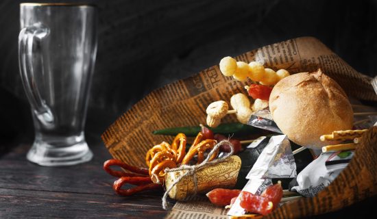 cibo con bicchiere di vetro